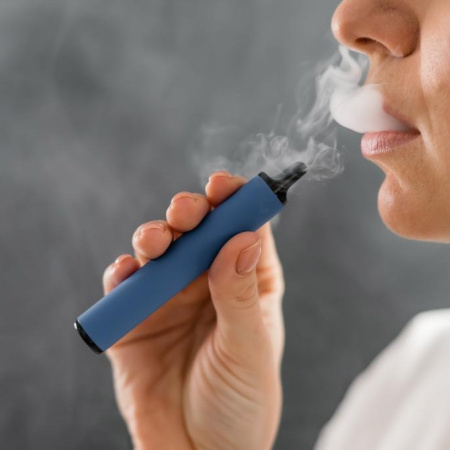 Avanzan en la Legislatura porteña la regulación del vapeo y penas más duras contra los “trapitos”