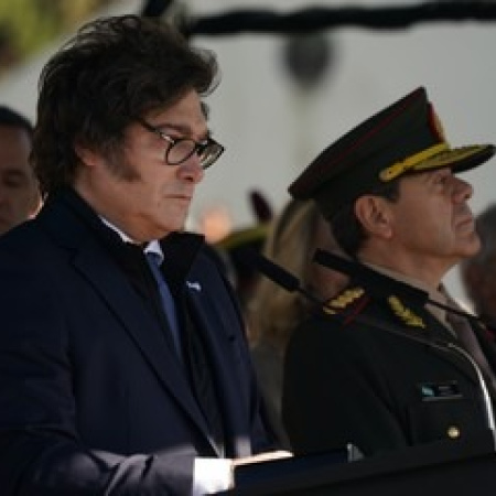 “No hay plata”: Militares podrán manejar Uber o repartir pizza para compensar sueldos bajos