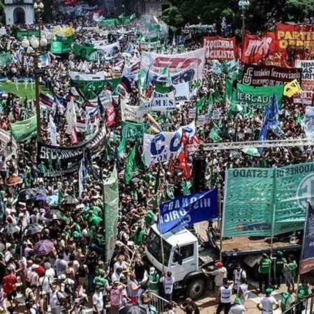 Las centrales obreras unifican su estrategia: marcha federal y paro general en la mira