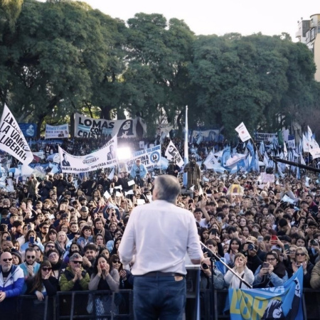 Máximo Kirchner endureció la interna y apuntó contra Kicillof en un acto en Parque Lezama