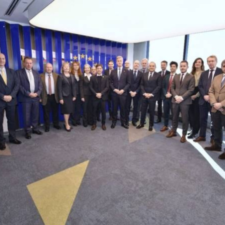 Kicillof se reunió con el embajador de la UE y 21 países del bloque para atraer inversiones