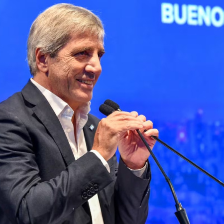 Caputo elogió a Milei y aseguró que el ajuste fiscal continuará: “Si fuera tan fácil, lo hubieran hecho antes”