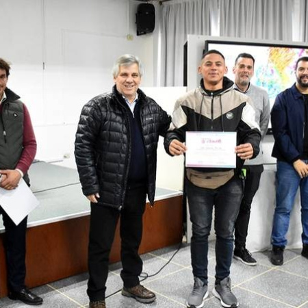 Britos ratificó el respaldo a emprendedores tras la entrega de certificados en Chivilcoy