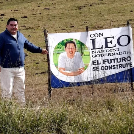 Carteles en rutas bonaerenses impulsan a Leo Nardini para la Gobernación