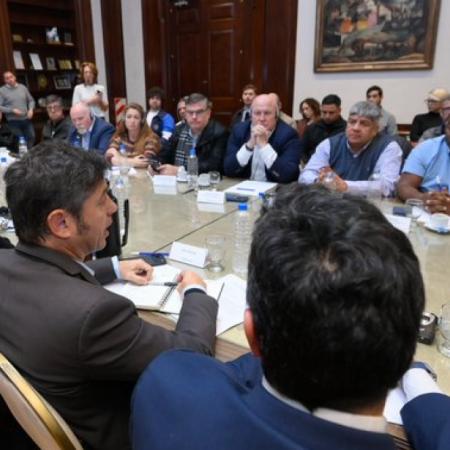 Kicillof recibió a trabajadores del transporte y rechazó la reforma laboral