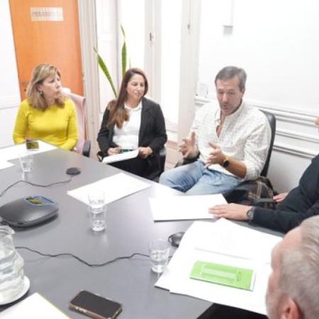 Impulsan una certificación para reconocer buenas prácticas laborales en el campo