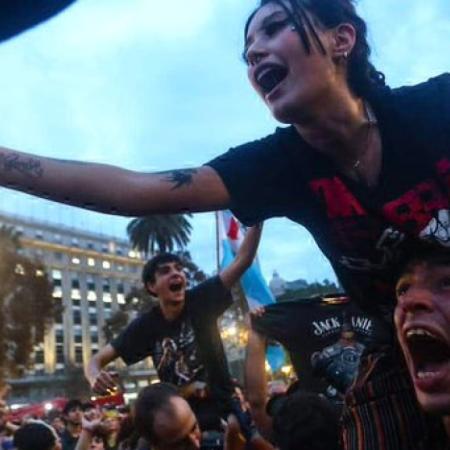 Las plazas del país se llenaron para despedir al Indio: la ceremonia oficial será el domingo