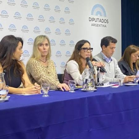 Intendentes llevaron firmas al Senado contra la quita de Zona Fría