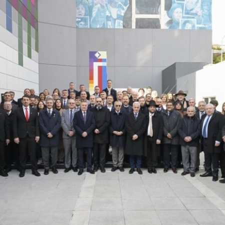 Más de 50 intendentes firmaron en la AMIA un reclamo federal por justicia a 32 años del atentado