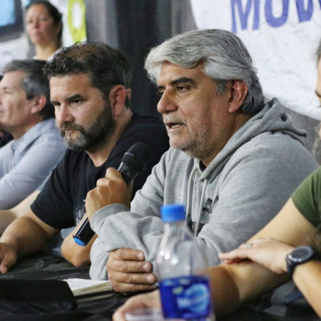 Correa respaldó a Kicillof y pidió dejar la interna: "Nadie puede discutir su conducción en la provincia"