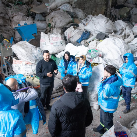Santalla entregó indumentaria a una cooperativa de reciclado en Avellaneda y alertó por la caída del trabajo