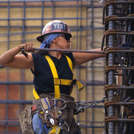Presentan “Nosotras Construimos”: un proyecto para que el 10% de la obra pública bonaerense sea ocupada por mujeres