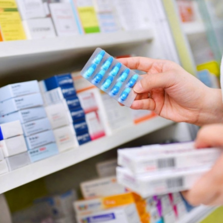 Farmacéuticos proponen que el Plan Remediar se entregue en las 12 mil farmacias ante el recorte del Gobierno