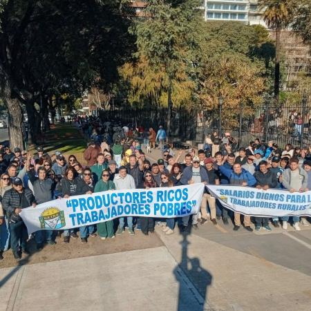 "Récord para el campo, pobreza para el trabajador": protesta rural en Palermo frente a los anuncios de Milei