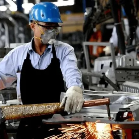 La industria cerró el peor semestre en 3 años con caída del 3%