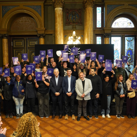 Alak licitó el mantenimiento urbano en La Plata: 53 cooperativas se harán cargo del barrido y la limpieza