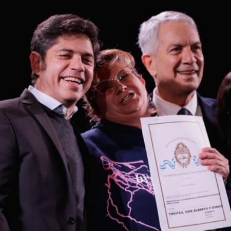 Kicillof entregó 400 escrituras gratuitas a familias de La Plata y defendió el rol del Estado