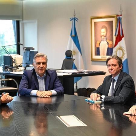 Llaryora, Asinelli y Achával participaron de un foro regional sobre educación