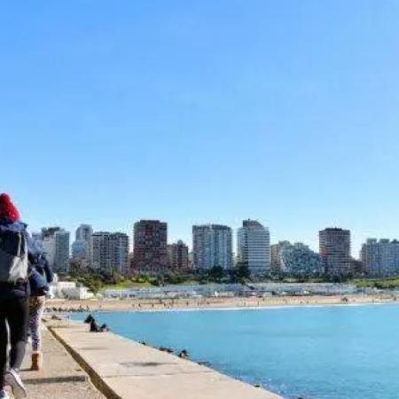 El turismo bonaerense cayó más del 20% y la Provincia apuntó contra Milei