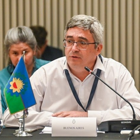 Javier Rodríguez a Milei: "Quieren rifar la tierra argentina"