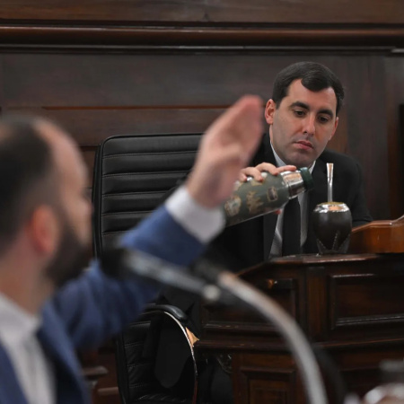 Escándalo en La Plata: el PRO denunció propaganda anti-Milei en los CAPS y pidió la renuncia de la secretaria de Salud
