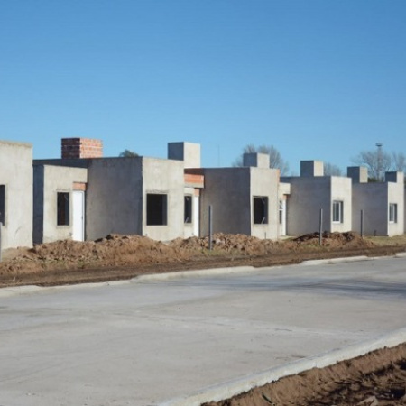 Carlos Tejedor impulsa un fondo rotatorio para construir viviendas con recursos propios