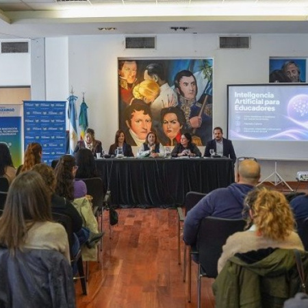 Ituzaingó capacita a docentes en inteligencia artificial con el programa “Educa IA Lab”