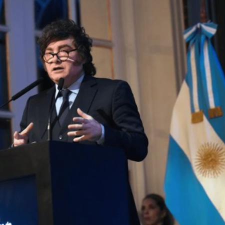 Milei cruzó a los empresarios: “Si venden la misma remera que los chinos diez veces más cara, tenemos un problema”