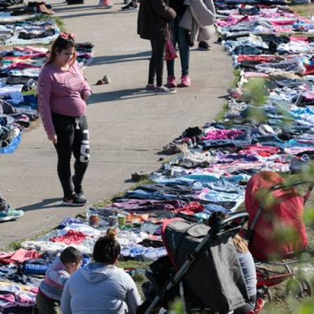 El trueque vuelve al Conurbano: familias cambian ropa y servicios por comida