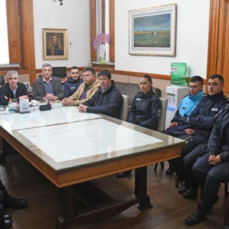 Britos recibió a los nuevos policías y les exigió compromiso con los vecinos