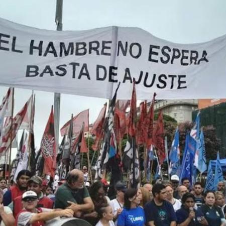 Endeudados marchan a Economía por el avance de las deudas familiares