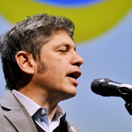 Kicillof cruzó a Milei por las familias endeudadas: “No alcanza la guita”