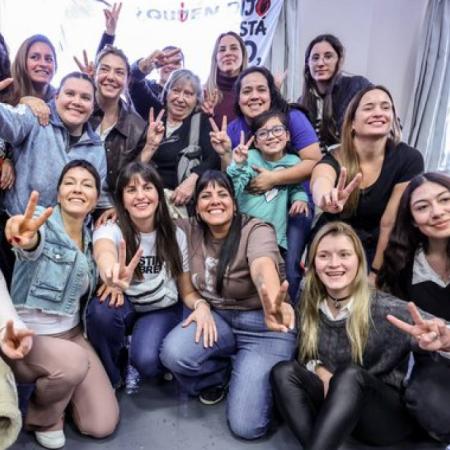 Mayra Mendoza escuchó a estudiantes de Pergamino para debatir qué escuela quieren