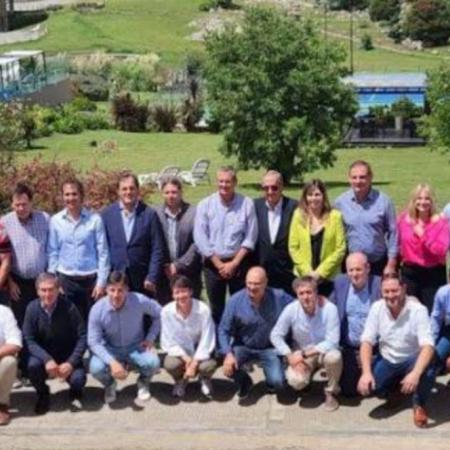 Intendentes radicales se reúnen en La Plata para debatir economía, clima y estrategia política