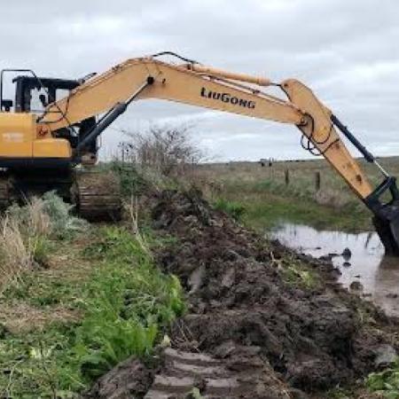 Tordillo refuerza la limpieza de cauces y repara caminos rurales