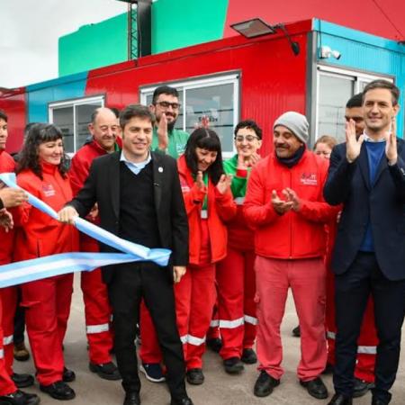 Kicillof y Mantegazza inauguraron la nueva base del SAME y entregaron 277 escrituras