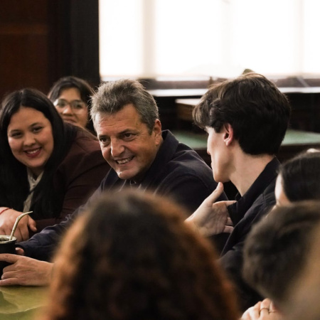 Massa reapareció en la UBA y se reunió con más de mil jóvenes del Frente Renovador