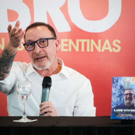 Vivona anticipó su libro "Historia de un Militante" en la Feria del Libro de Malvinas Argentinas