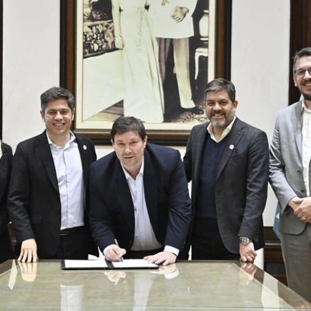 Kicillof desplegó $7.855 millones en leasing para municipios y apuntó a sostener la gestión local