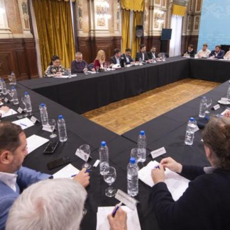 Intendentes radicales llevaron a Kicillof reclamos por seguridad, salud e IOMA