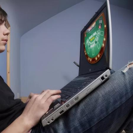 La UCR cuestionó a Kicillof por la falta de controles al juego online