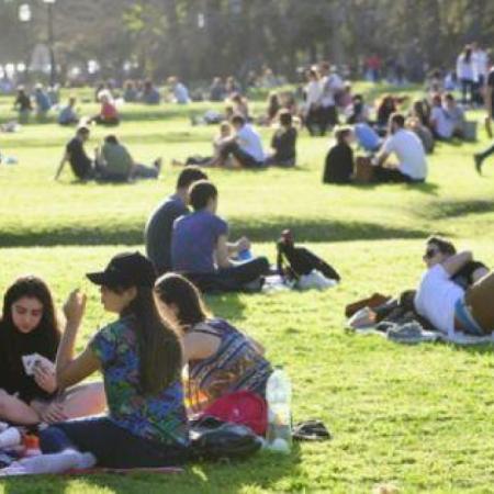 Estudiar y trabajar lejos: el futuro que imagina el interior bonaerense