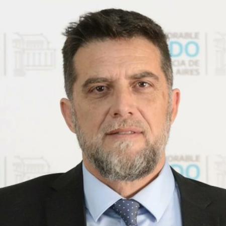 Cabezas abrió el juego con la UCR y puso a Santilli para 2027