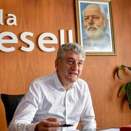 Apuntan a Barrera por contratar prensa externa mientras Villa Gesell denuncia falta de recursos