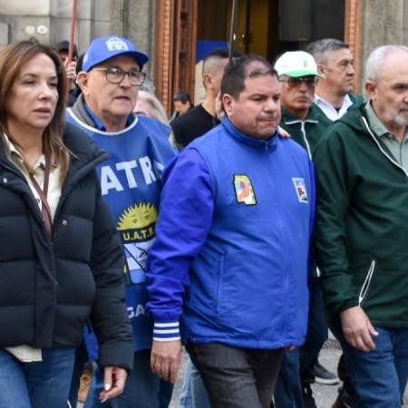 Gremios marcharon para defender 7.000 empleos en Granja Tres Arroyos