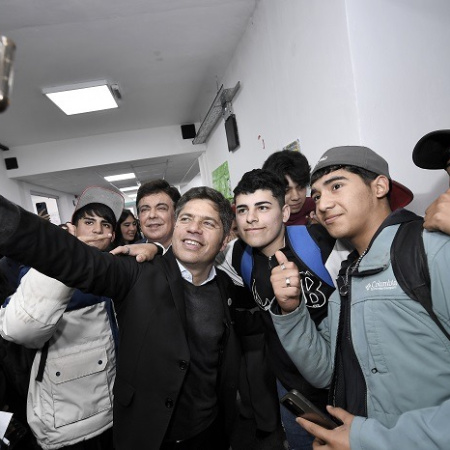 Kicillof desembarcó en La Matanza, inauguró dos escuelas y cruzó a Milei por el ajuste en educación