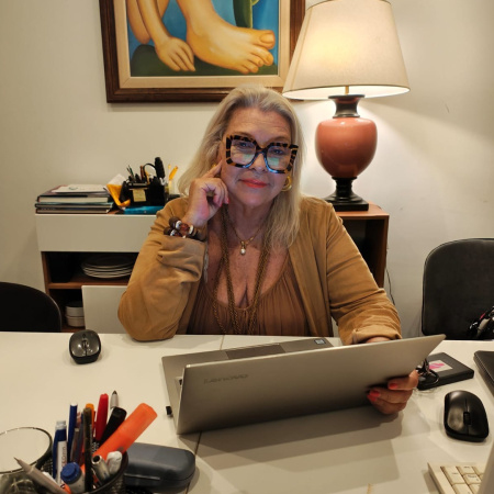 Carrió dijo que Milei está "enajenado" y que su modelo aniquiló a la clase media
