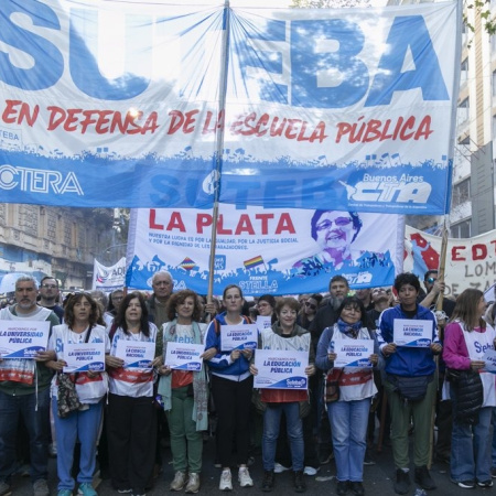 Paritarias al rojo: Kicillof amenaza con descuentos a docentes y la oposición gremial redobla los paros en octubre