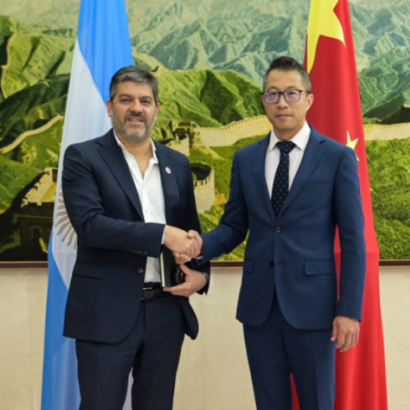 La PBA apuesta a baterías chinas para evitar cortes de luz en verano: instalarán equipos en cuatro municipios