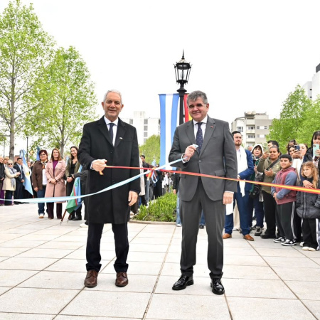 La Plata reinauguró la Plaza España con una renovación total en 7 y 66